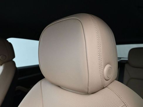 Used 2025 Porsche Cayenne AWD/4WD image 19