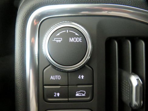 Used 2020 GMC Sierra 1500 SLE image 38