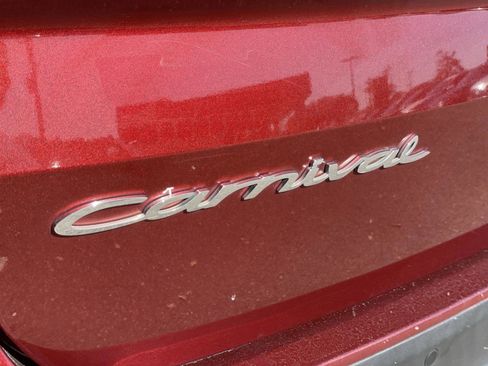 Certified 2022 Kia Carnival SX Prestige image 32