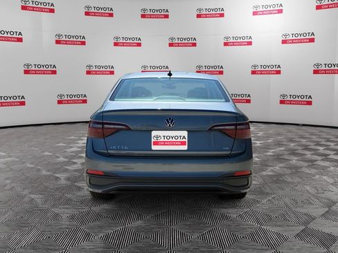 Used 2024 Volkswagen Jetta SE FWD image 6