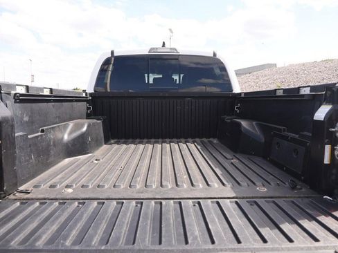 Used 2021 Toyota Tacoma SR5 AWD/4WD image 7