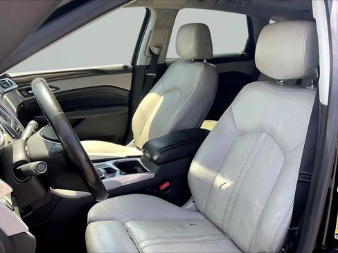 Used 2014 Cadillac SRX Luxury image 25