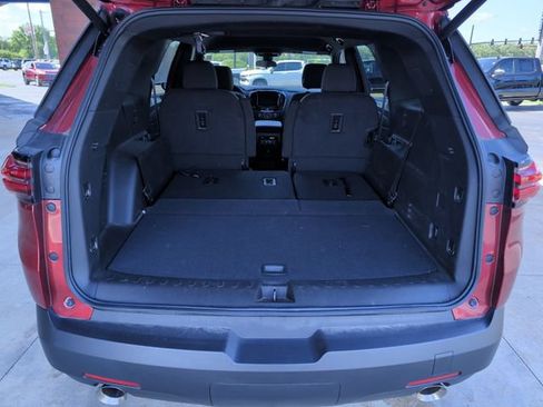 Used 2023 Chevrolet Traverse LT FWD image 16