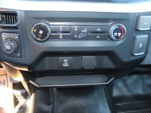 Used 2022 Ford F150 XL image 37