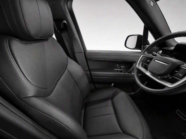 Used 2026 Land Rover Range Rover SE AWD/4WD image 16