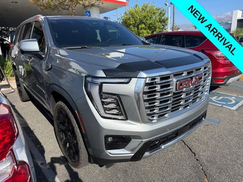 Used 2025 GMC Yukon Denali w/ Sun & Power Step Package AWD/4WD image 2