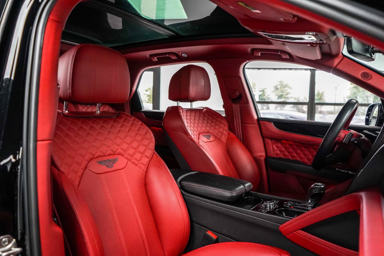 Used 2022 Bentley Bentayga AWD/4WD image 29