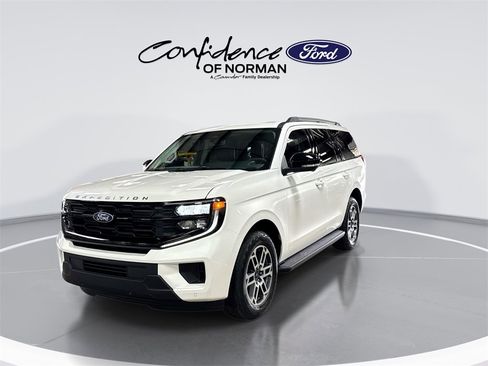 New 2026 Ford Expedition Active image 3