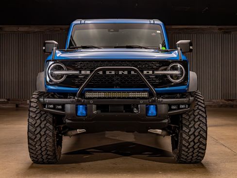 Used 2023 Ford Bronco Wildtrak image 2