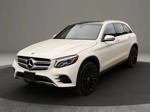 Used 2018 Mercedes-Benz GLC 300 4MATIC image 2