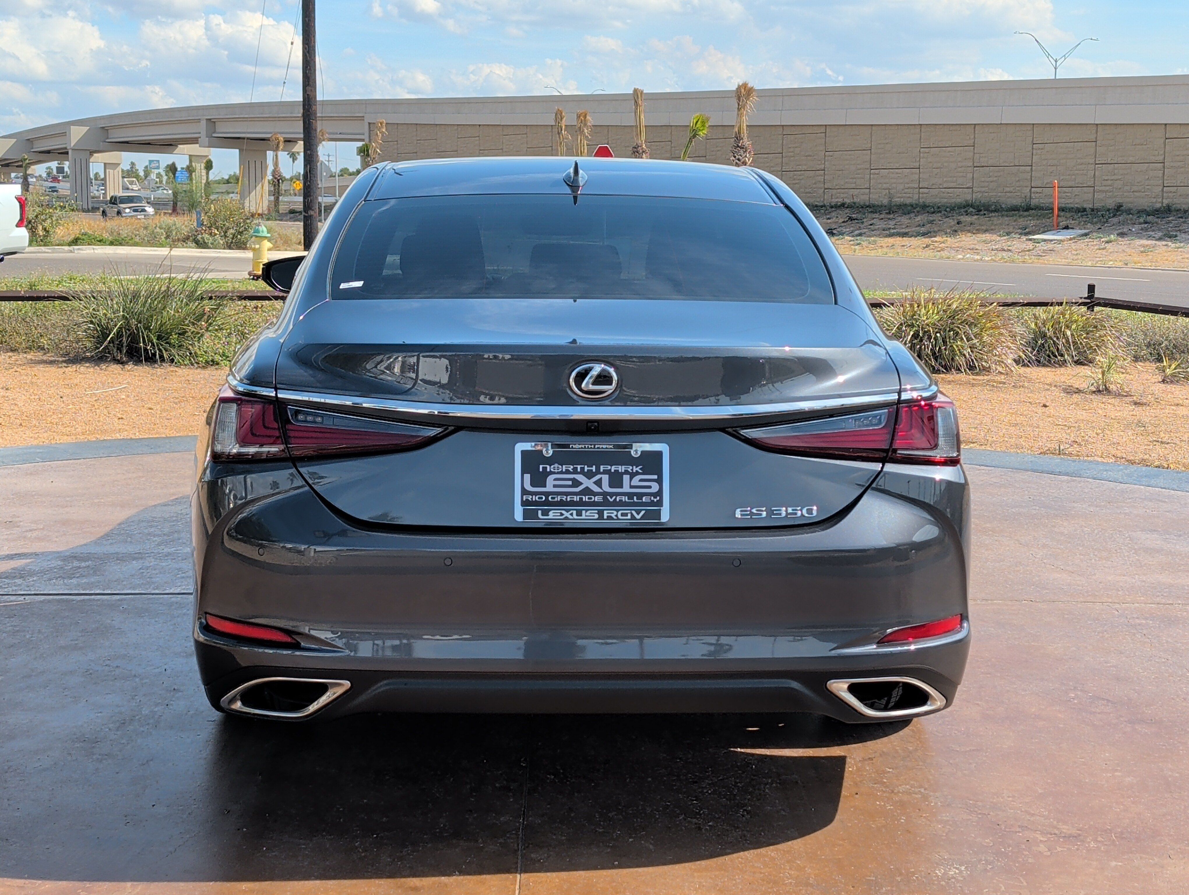 Used 2025 Lexus ES 350 w/ Premium Package FWD image 3