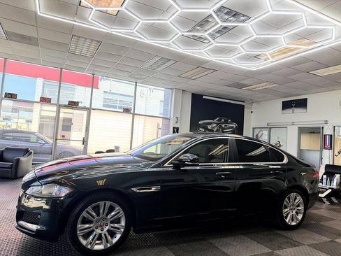 Used 2016 Jaguar XF Premium RWD image 1