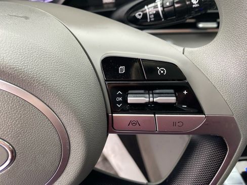 Used 2021 Hyundai Elantra Blue image 16