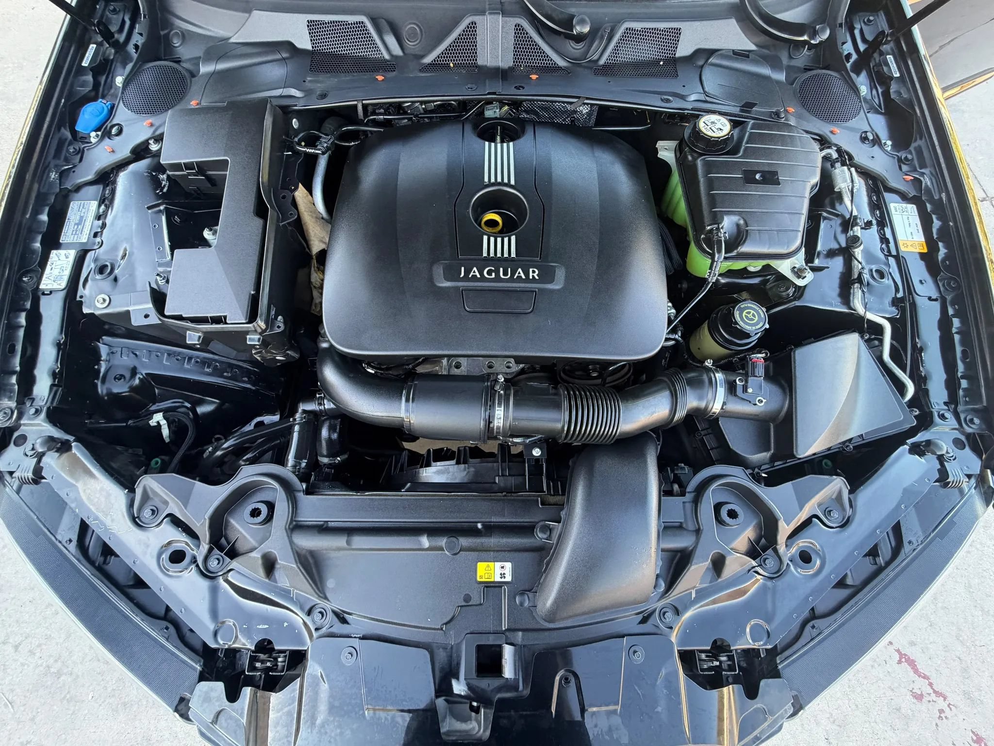 Used 2014 Jaguar XF RWD image 28