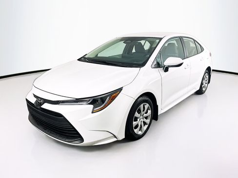 Used 2026 Toyota Corolla LE image 3