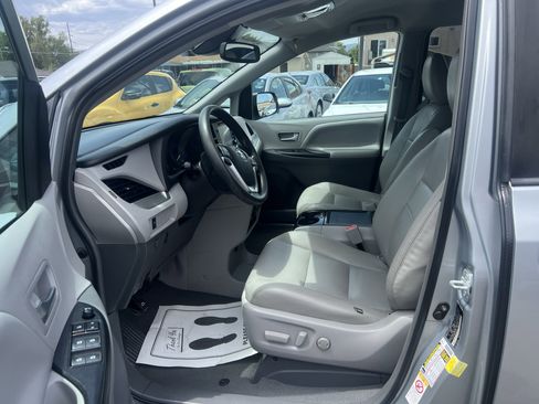 Used 2019 Toyota Sienna LE FWD image 11