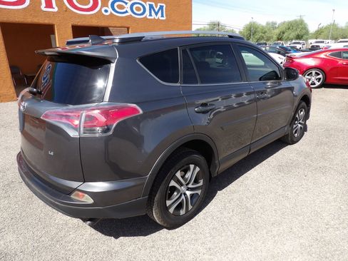 Used 2017 Toyota RAV4 LE FWD image 8