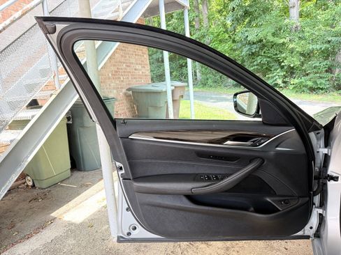 Used 2021 BMW 530i w/ Convenience Package RWD image 15