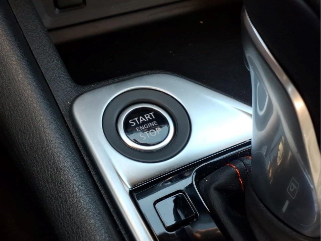Certified 2025 Nissan Sentra SR FWD image 17