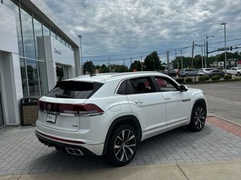 Certified 2025 Volkswagen Atlas Cross Sport SEL Premium R-Line AWD/4WD image 11