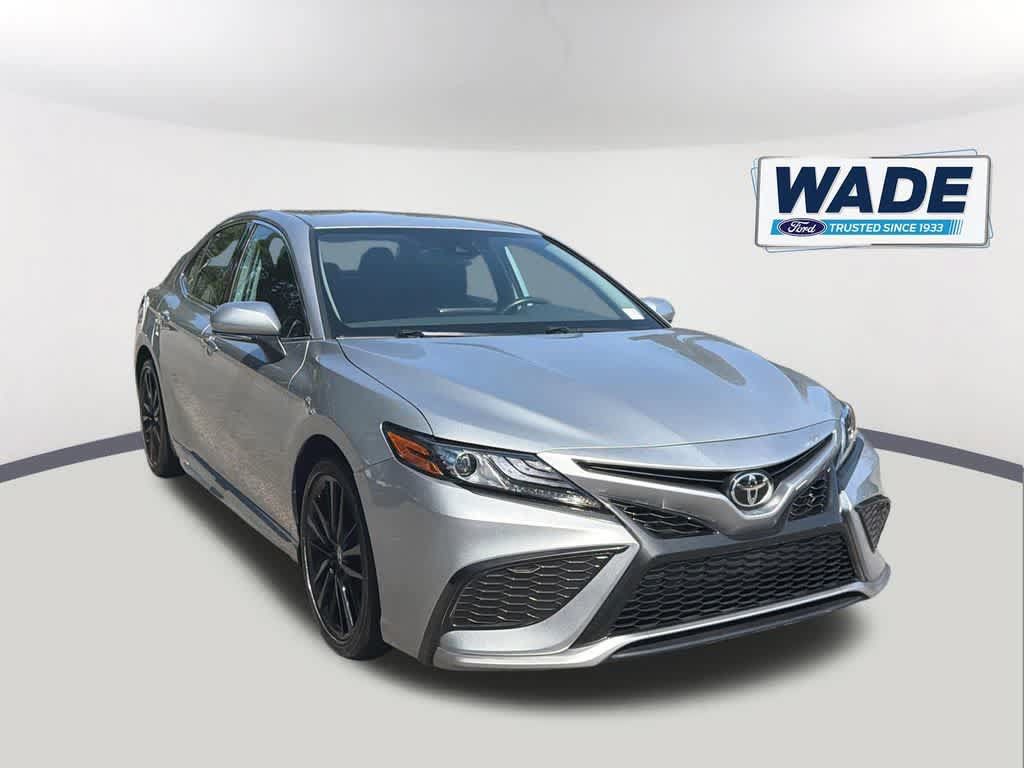 Used 2022 Toyota Camry XSE FWD image 3