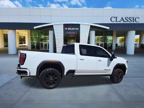 Used 2025 GMC Sierra 2500 AT4 w/ AT4 Premium Plus Package AWD/4WD image 8