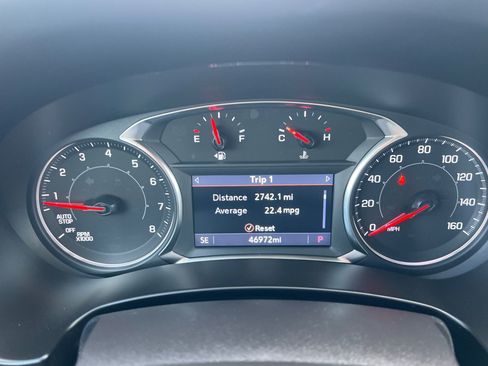 Used 2024 GMC Terrain SLT image 23