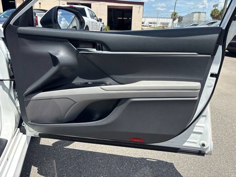 Used 2020 Toyota Camry LE FWD image 17