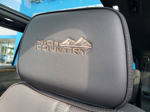 New 2025 Chevrolet Suburban High Country image 6