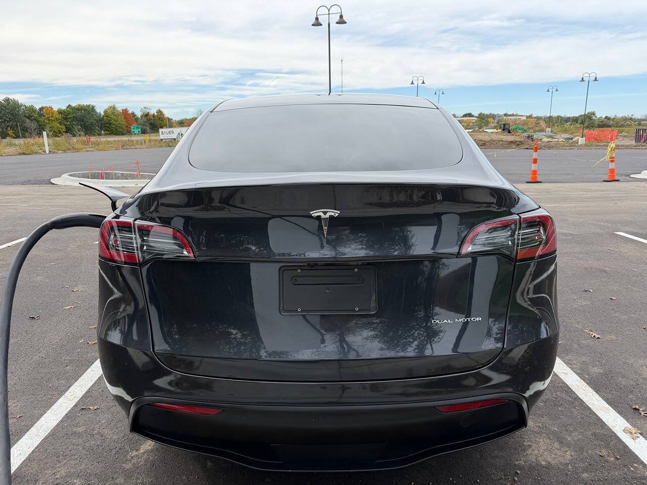 Used 2024 Tesla Model Y Long Range AWD/4WD image 4