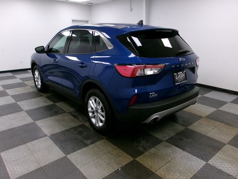 Used 2022 Ford Escape SE image 2