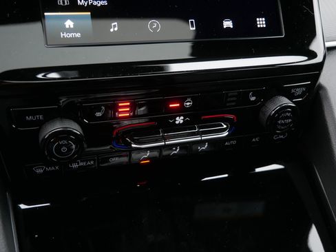 New 2025 Jeep Grand Cherokee Laredo X w/ Luxury Tech Group I image 17