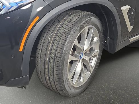 Certified 2024 BMW X5 xDrive50e w/ Premium Package AWD/4WD image 34
