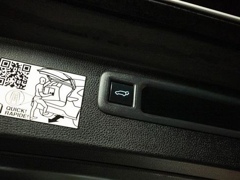 Used 2023 Toyota Highlander Bronze Edition image 8