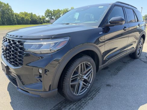 New 2026 Ford Explorer ST-Line w/ ST-Line Street Pack AWD/4WD image 4