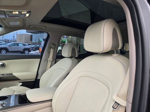 Used 2023 Genesis GV60 Advanced image 36