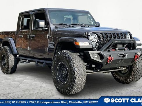 Used 2022 Jeep Gladiator Sport image 1