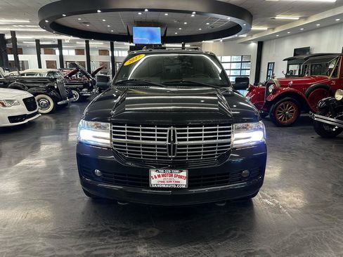 Used 2012 Lincoln Navigator 4WD image 2