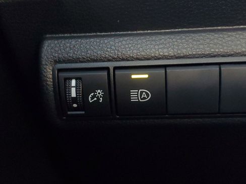 Used 2025 Toyota Corolla SE w/ SE Package image 33