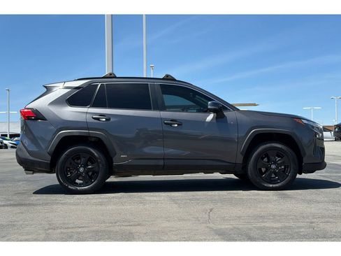 Used 2023 Toyota RAV4 LE AWD/4WD image 3