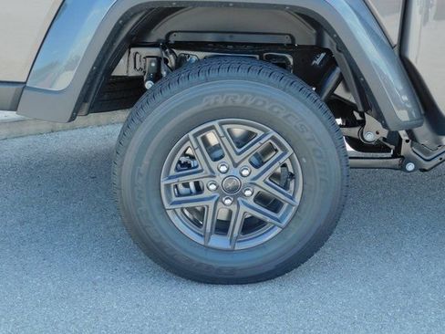 New 2025 Jeep Gladiator Sport image 11
