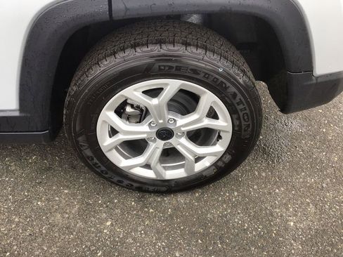 New 2025 Jeep Compass Latitude image 10