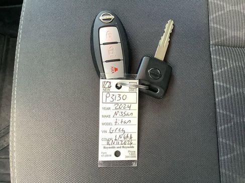 Used 2024 Nissan Titan SV image 34