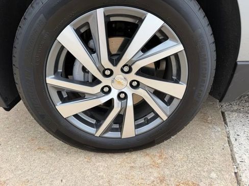 Used 2024 Chevrolet Equinox LT w/ LPO, Floor Liner Package AWD/4WD image 9