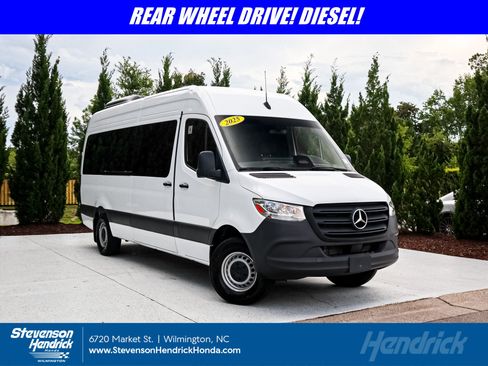 Used 2025 Mercedes-Benz Sprinter 2500 image 1