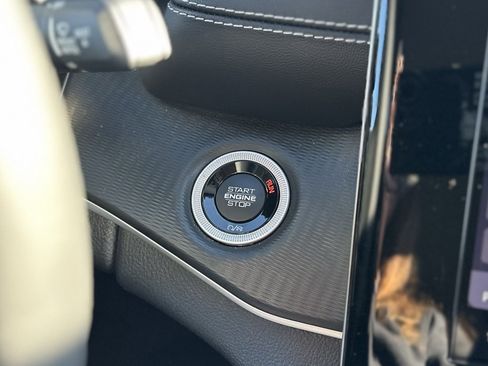 Used 2024 Jeep Grand Cherokee Laredo image 31