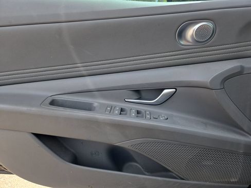 Used 2023 Hyundai Elantra SEL w/ Convenience Package FWD image 18