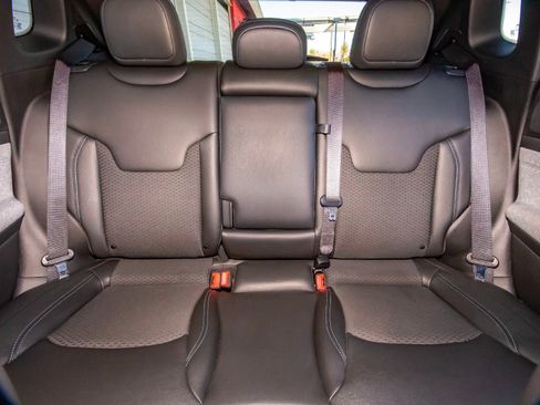 Used 2025 Jeep Compass Latitude image 44