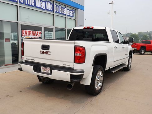 Used 2020 Chevrolet Silverado 2500 High Country w/ Z71 Off-Road Package AWD/4WD image 3