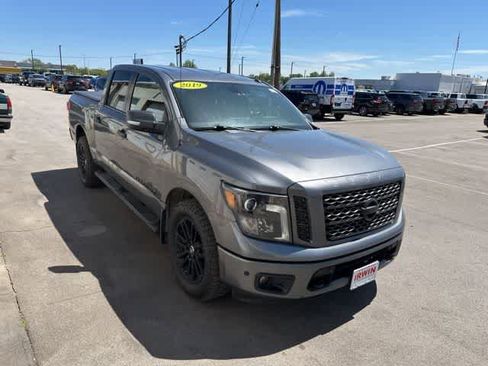 Used 2019 Nissan Titan SV w/ SV Convenience Package image 21